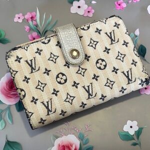 Unique Louis Vuitton Porte Monnaie Viennois Beige Monogram Canvas Wallet